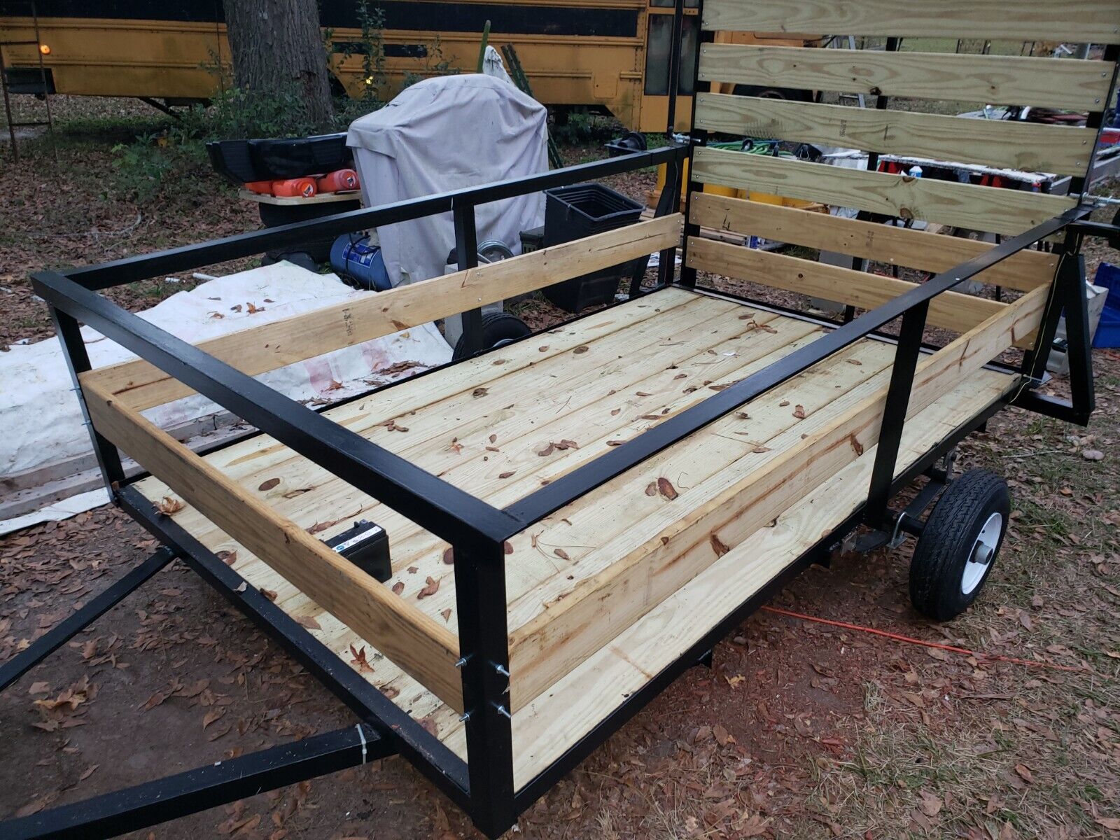4x8  (Utility Trailer) 1000 lb capacity, lights, ramp, tongue jack, safety chain